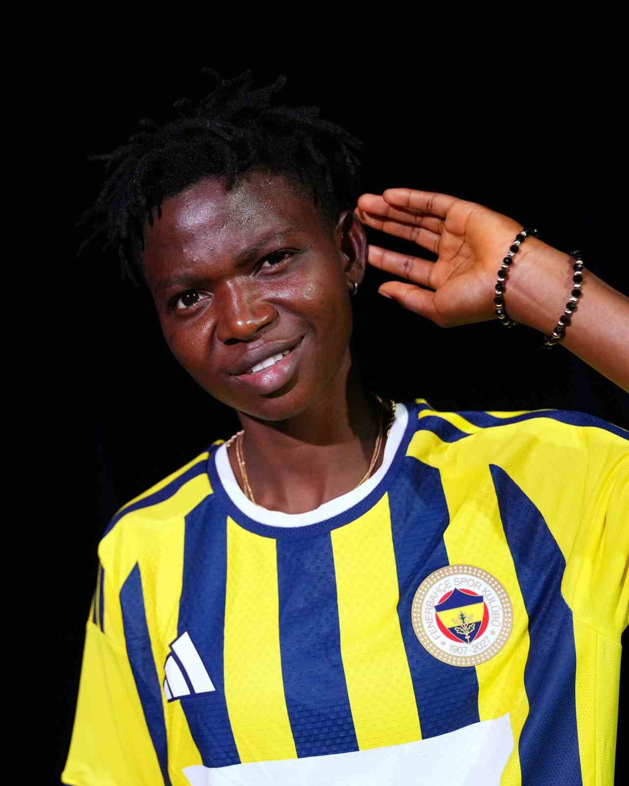 FENERBAHÇE KADIN FUTBOL TAKIMI, NİJERYALI FORVET ABİDEEN SULİAT OLAJUMOKE’Yİ RENKLERİNE...