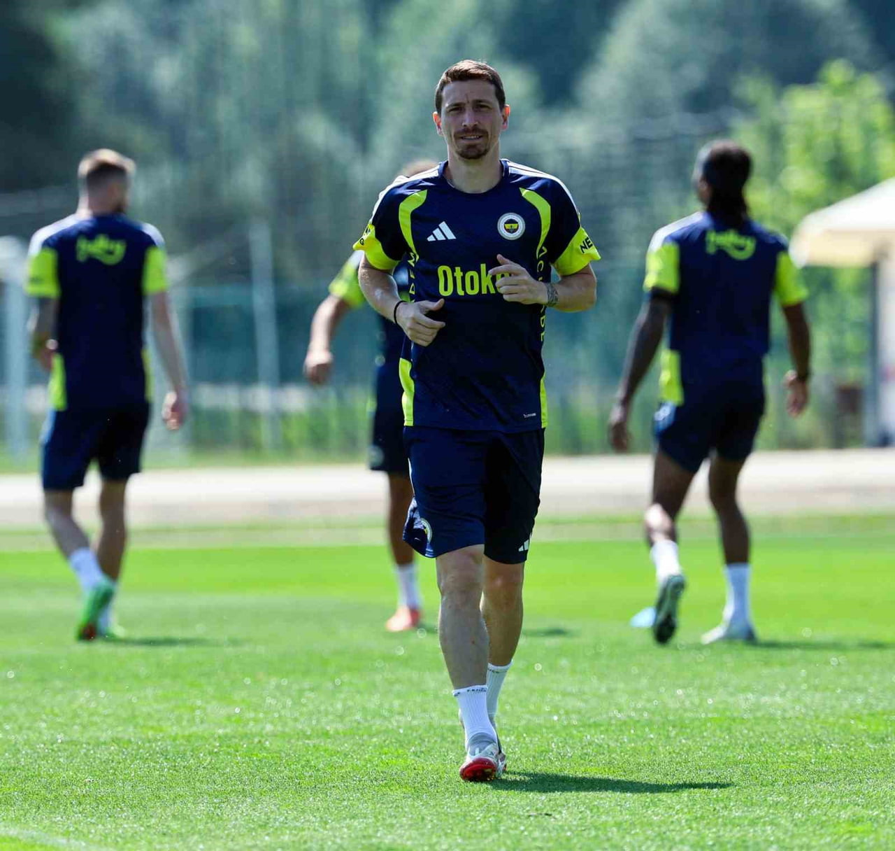 FENERBAHÇE, TAKIM KAPTANLARINDAN MERT HAKAN YANDAŞ İLE ASGARİ ÜCRET ÜZERİNDEN 1 YILLIK YENİ...