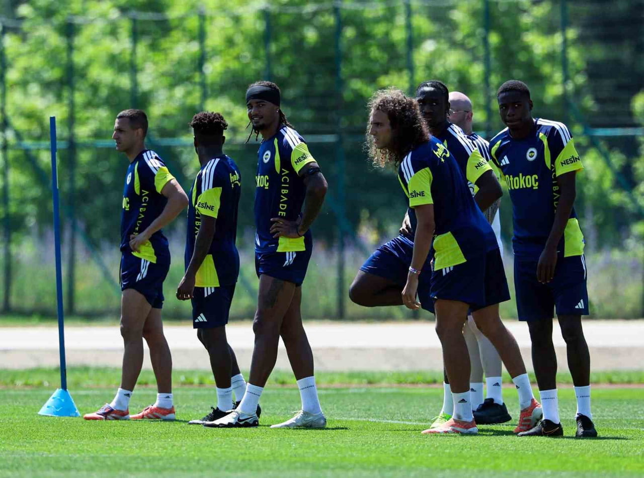FENERBAHÇE, YENİ SEZON HAZIRLIKLARININ İLK ETABI OLAN TOPUK YAYLASI KAMPINI BUGÜN YAPTIĞI SON...