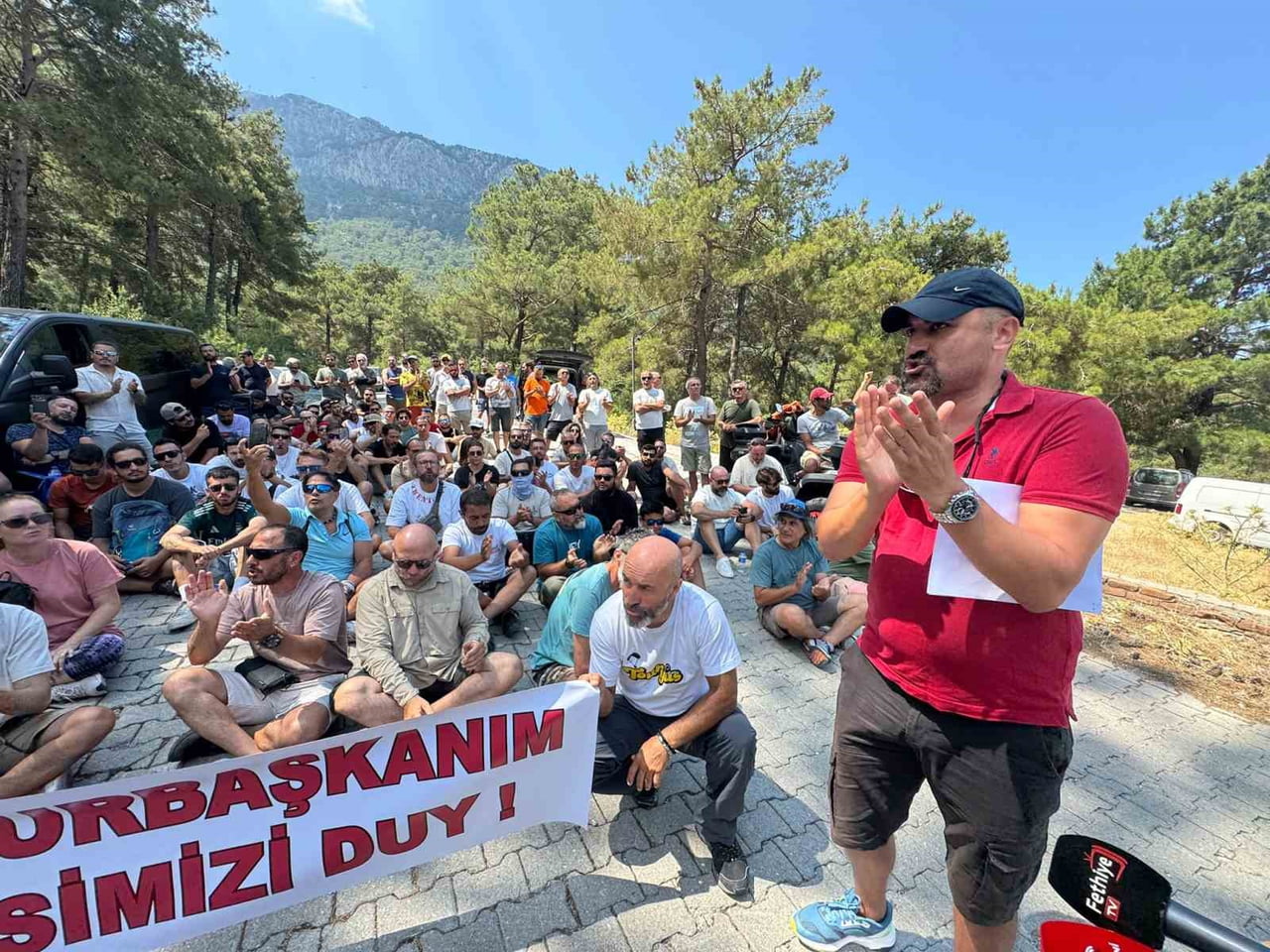 FETHİYE'NİN ÖLÜDENİZ MAHALLESİ'NDE FAALİYET GÖSTEREN YAMAÇ PARAŞÜTÜ PİLOTLARI, ARTAN MALİYETLER VE...