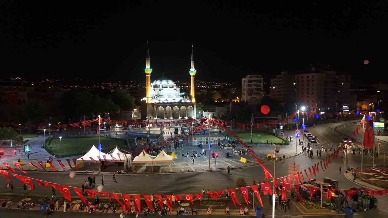 FETULLAHÇI TERÖR ÖRGÜTÜ'NÜN (FETÖ) 15 TEMMUZ 2016'DAKİ HAİN DARBE GİRİŞİMİNDE BİRLİK VE...