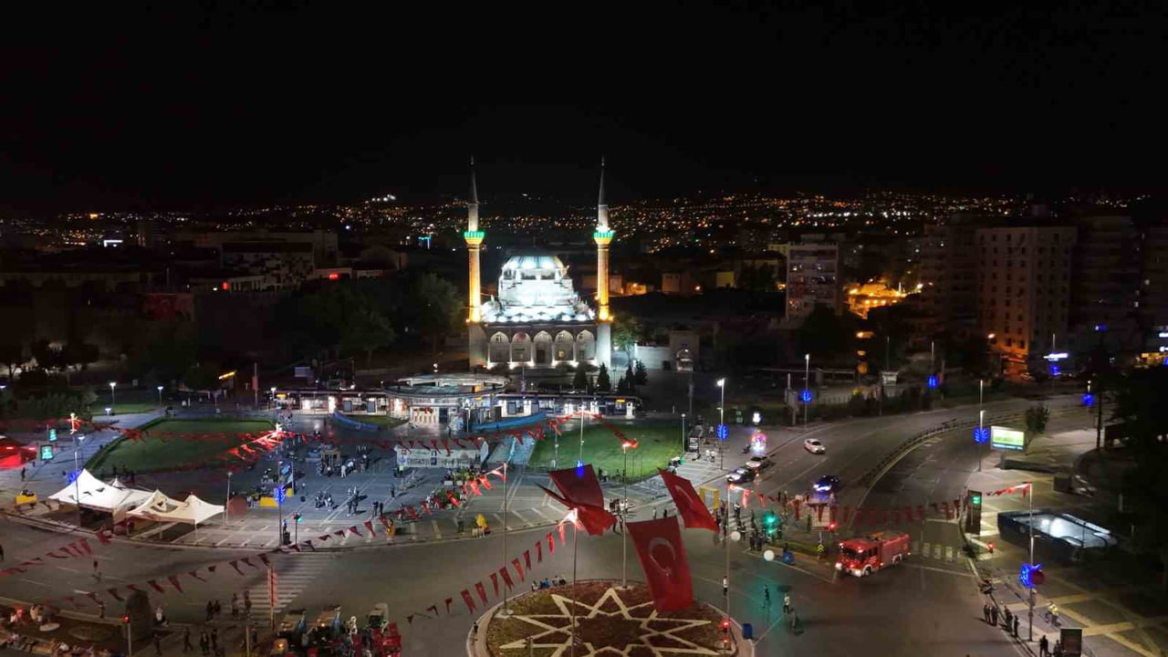 FETULLAHÇI TERÖR ÖRGÜTÜ'NÜN (FETÖ) 15 TEMMUZ 2016'DAKİ HAİN DARBE GİRİŞİMİNDE BİRLİK VE...