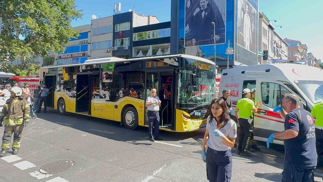 FEVZİPAŞA CADDESİ İLE YAVUZ SELİM CADDESİ KESİŞİMİNDE YAŞANDI. 38B HAT NUMARALI SULTANGAZİ -...