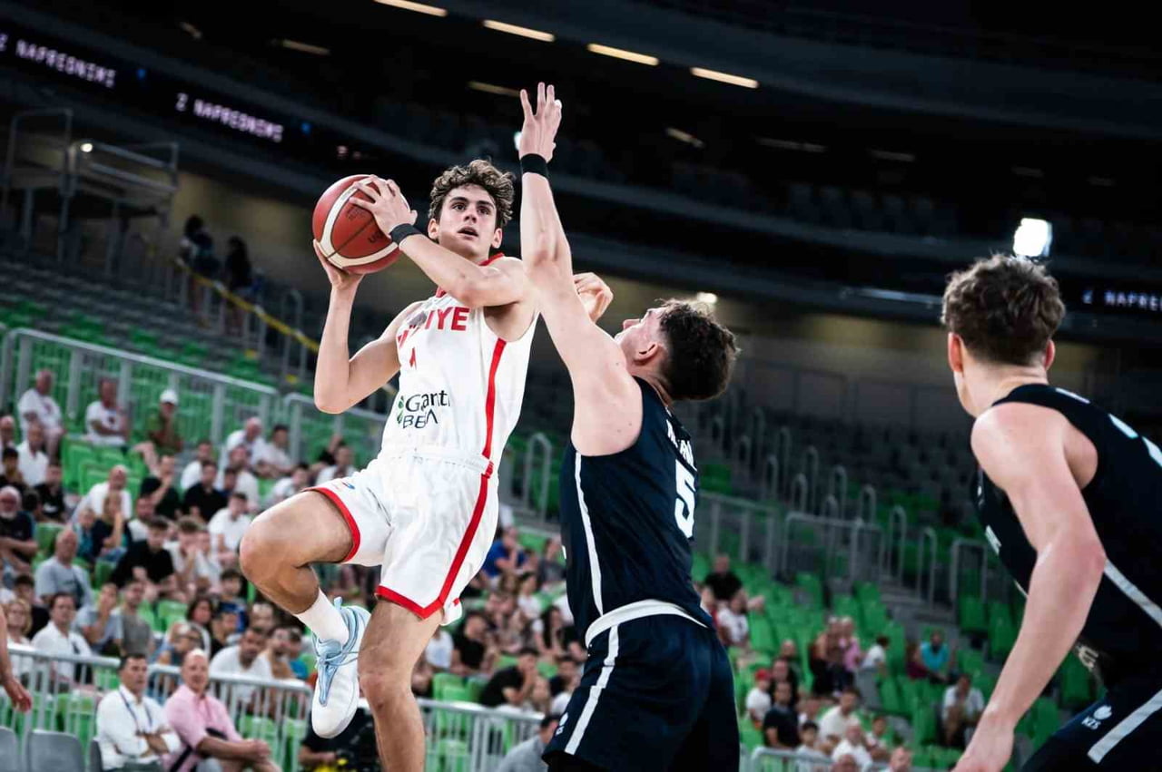 FIBA 20 YAŞ ALTI ERKEKLER AVRUPA ŞAMPİYONASI’NDA MÜCADELE EDEN 20 YAŞ ALTI ERKEK MİLLİ BASKETBOL...