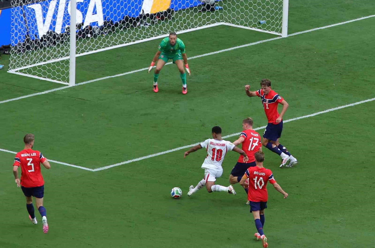 FIFA, 2026 DÜNYA KUPASI'NDA İNGİLTERE'NİN, NORVEÇ MAÇINDA ATTIĞI İLK GOL ÖNCESİNDE TOPUN KAMERA...