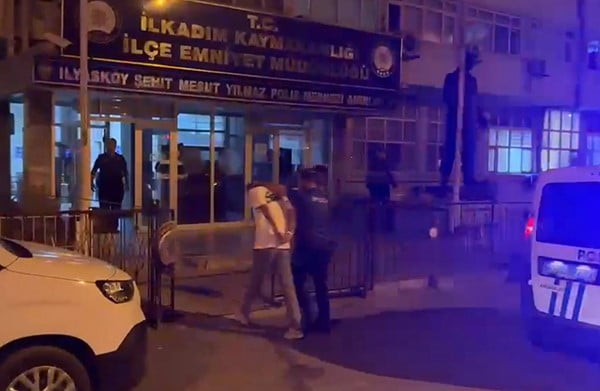 FİRARİ HÜKÜMLÜ, POLİS EKİPLERİNCE YAKALANDI.