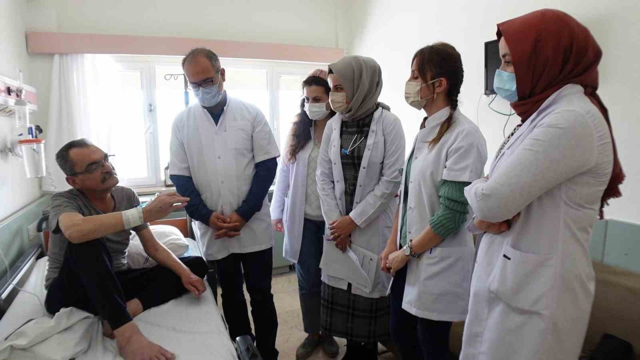FIRAT ÜNİVERSİTESİ HASTANESİ ROMATOLOJİ BİLİM DALI ÖĞRETİM ÜYESİ DOÇ. DR. AHMET KARATAŞ, BİYOLOJİK...