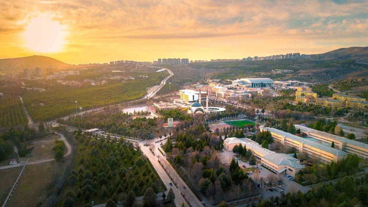 FIRAT ÜNİVERSİTESİ’NİN TÜRKİYE'NİN ÖNDE GELEN YÜKSEKÖĞRETİM KURUMLARI ARASINDA YER ALDIĞINI...