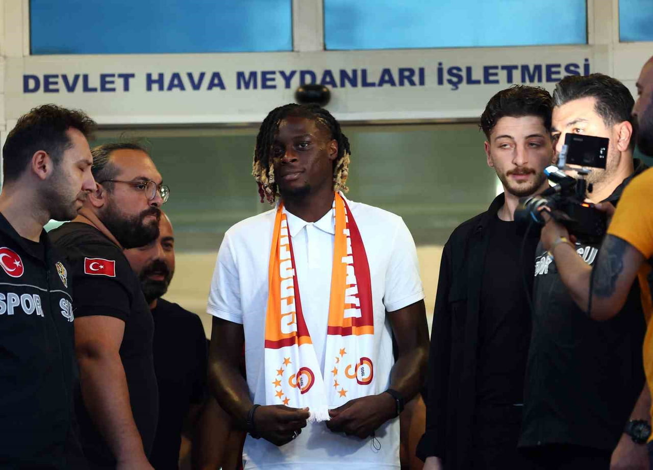GALATASARAY'IN, İNGİLİZ EKİBİ BURNLEY'DEN KİRALIK OLARAK TRANSFERİ KONUSUNDA ANLAŞMA SAĞLADIĞI...