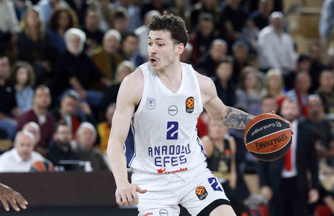 GALATASARAY ERKEK BASKETBOL TAKIMI, MİLLİ BASKETBOLCU ŞEHMUS HAZER'İ KADROSUNA KATTI