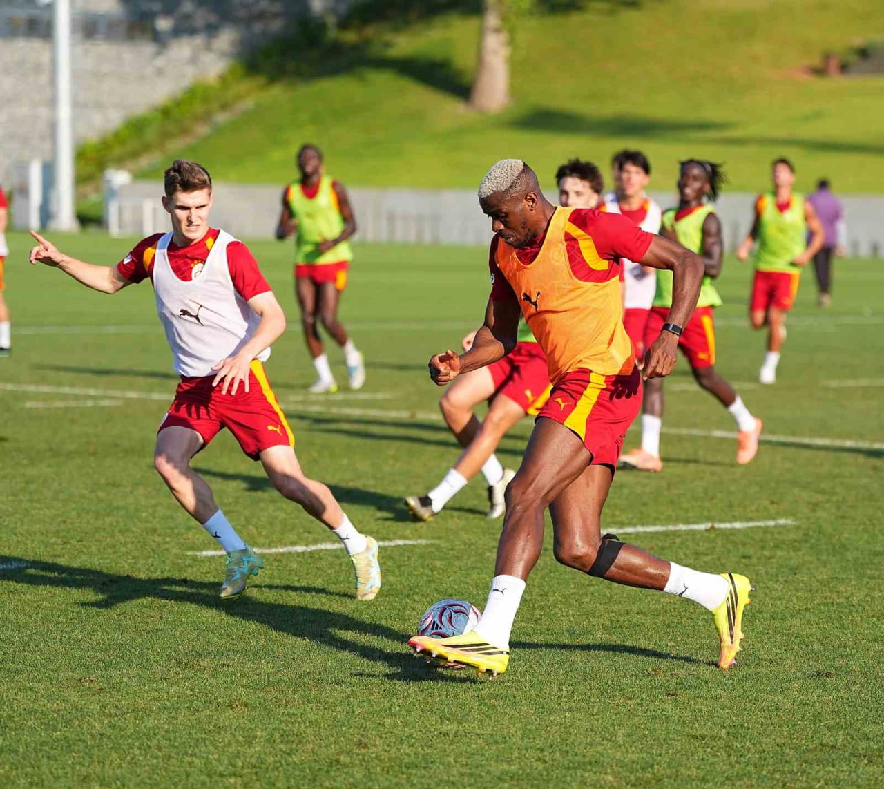 GALATASARAY, YENİ SEZON HAZIRLIKLARINI BUGÜN YAPTIĞI ANTRENMANLARLA SÜRDÜRDÜ.
