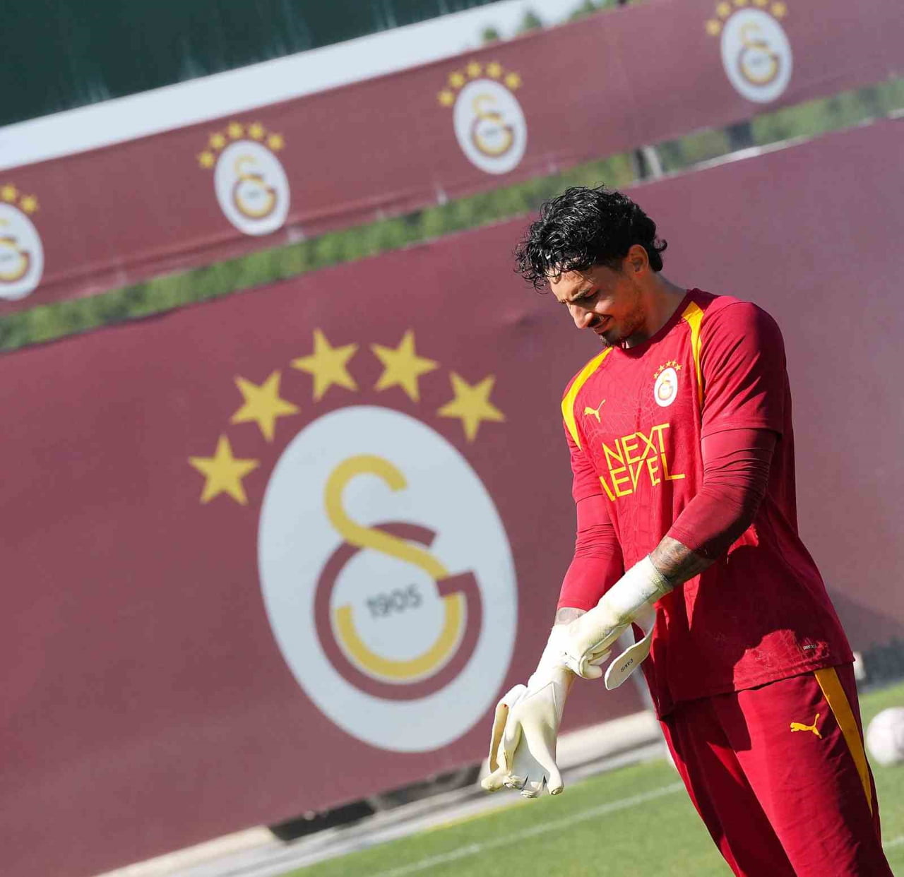 GALATASARAY, YENİ SEZON HAZIRLIKLARINI BUGÜN YAPTIĞI ANTRENMANLARLA SÜRDÜRDÜ.