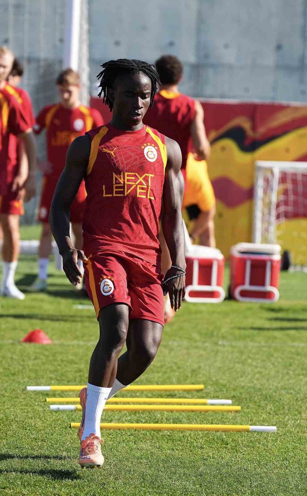 GALATASARAY, YENİ SEZON HAZIRLIKLARINI BUGÜN YAPTIĞI ANTRENMANLARLA SÜRDÜRDÜ.