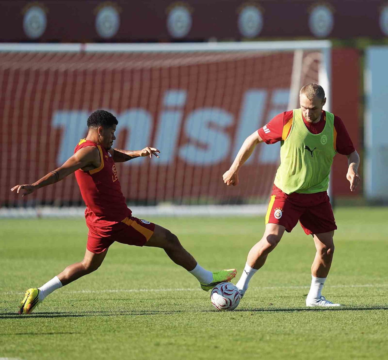 GALATASARAY, YENİ SEZON HAZIRLIKLARINI BUGÜN YAPTIĞI ANTRENMANLARLA SÜRDÜRDÜ.