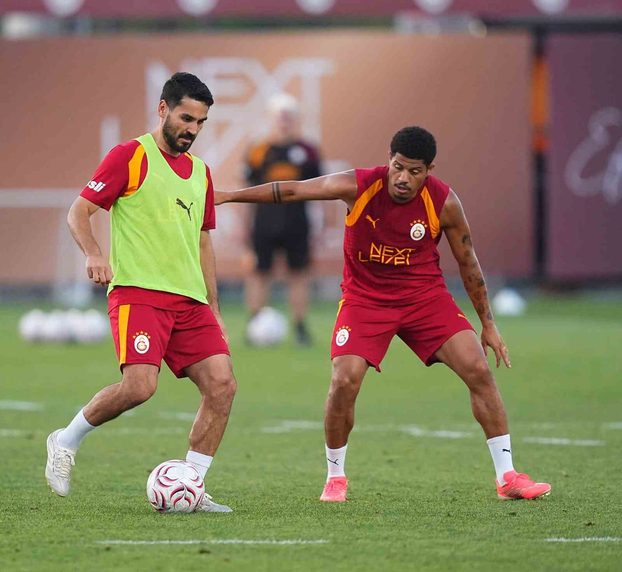 GALATASARAY, YENİ SEZON HAZIRLIKLARINI YAPTIĞI ANTRENMANLA SÜRDÜRDÜ.