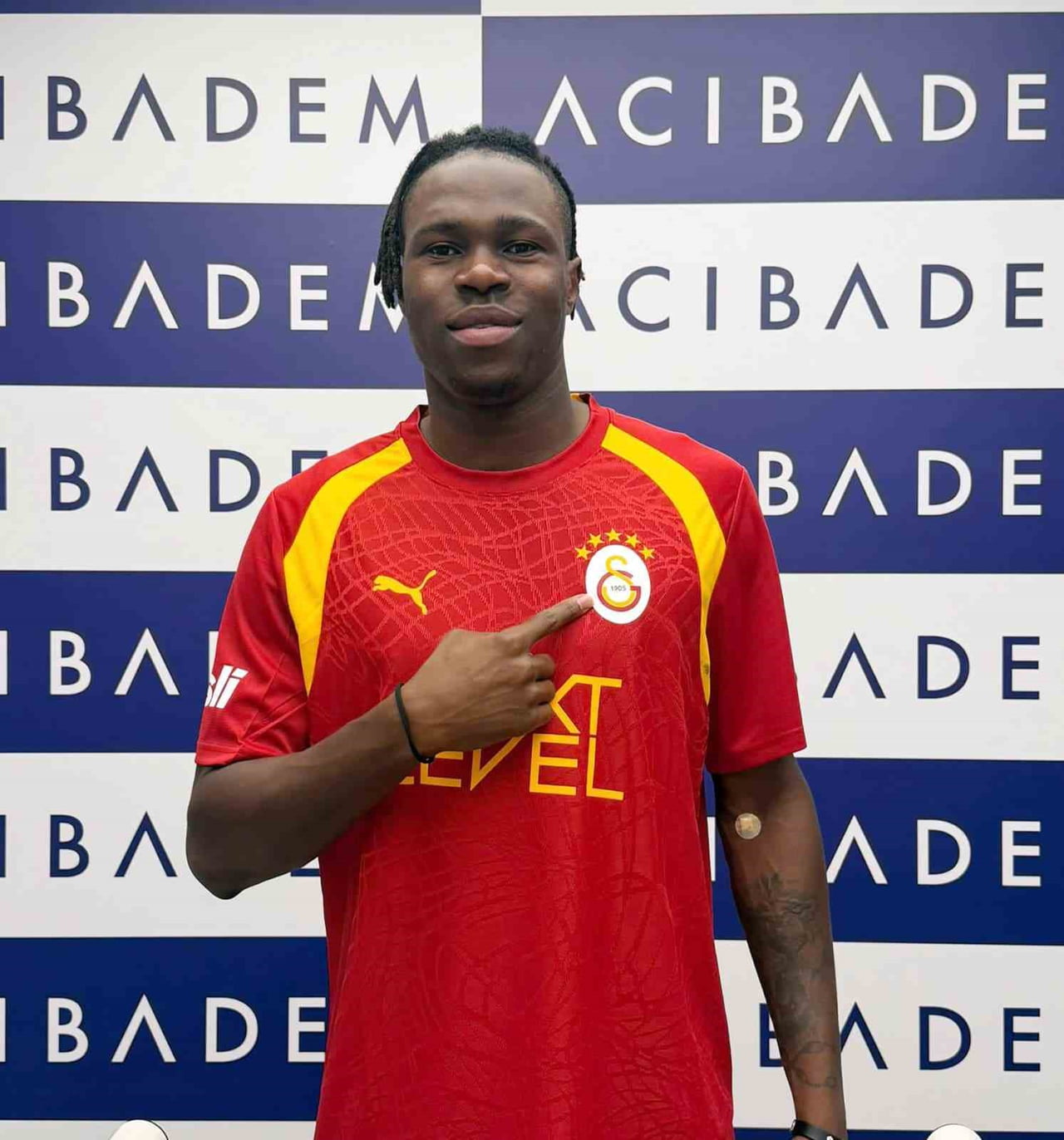 GALATASARAYLI FUTBOLCULAR, YENİ SEZON ÖNCESİ SAĞLIK KONTROLÜNDEN GEÇTİ.