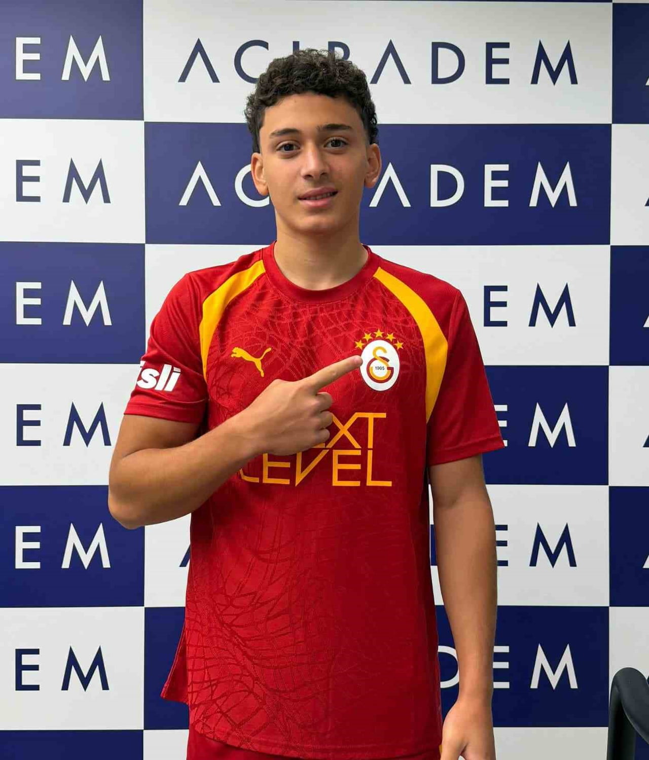 GALATASARAYLI FUTBOLCULAR, YENİ SEZON ÖNCESİ SAĞLIK KONTROLÜNDEN GEÇTİ.