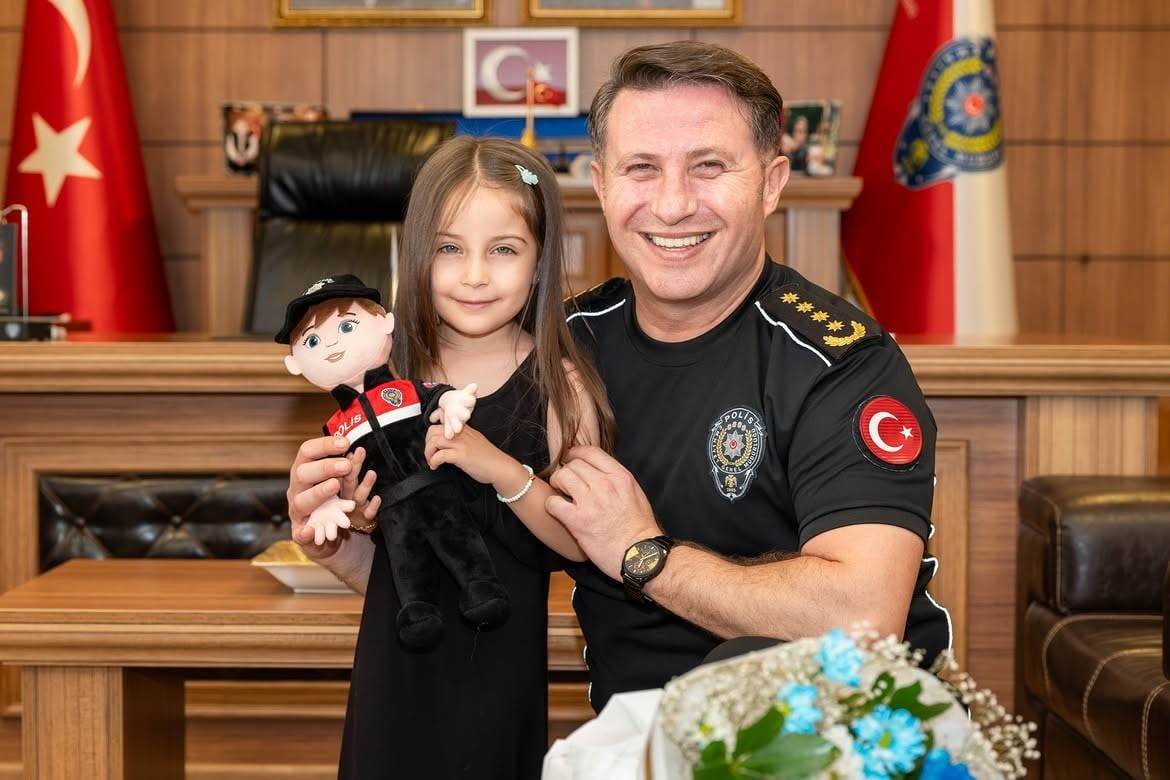 GAZİ KIZINA YUNUS POLİS BEBEĞİ HEDİYE EDİLDİ