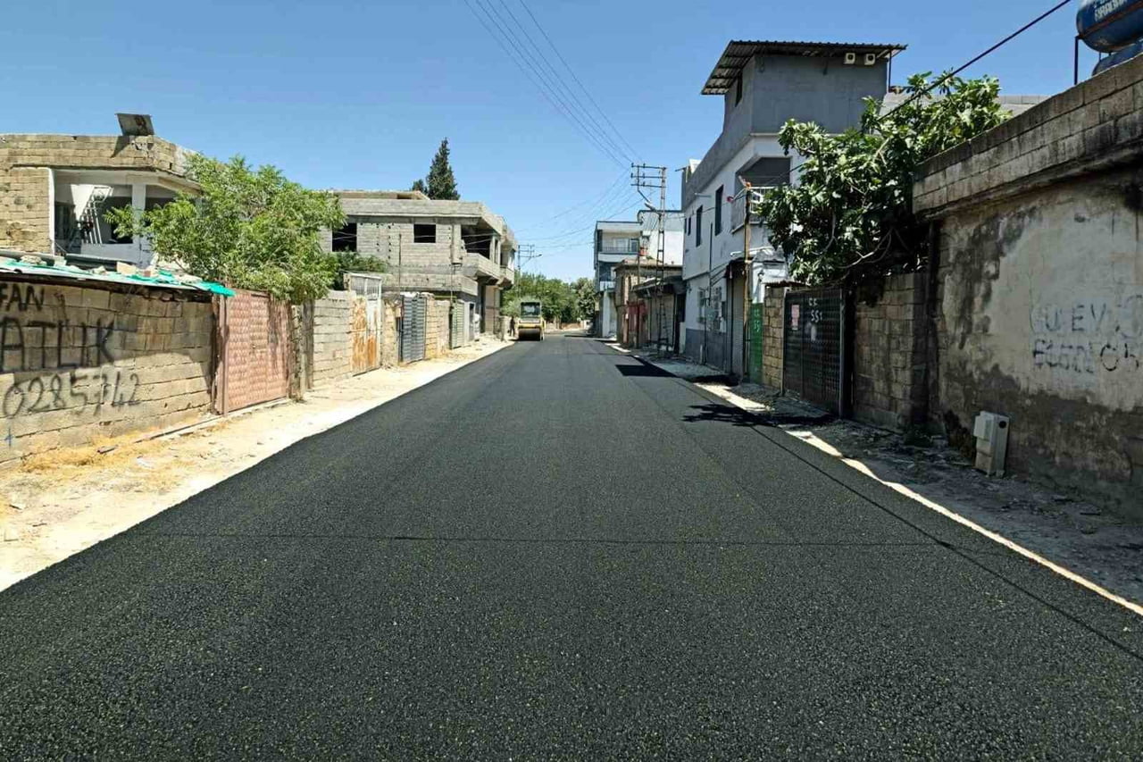 GAZİANTEP'İN ARABAN İLÇESİNDE BÜYÜKŞEHİR BELEDİYESİ EKİPLERİNCE 3 MAHALLEDE BAŞLATILAN YOL...