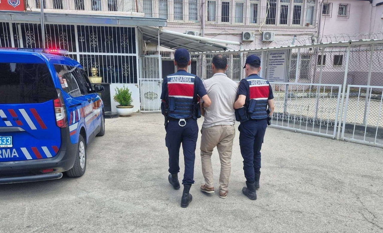 GAZİANTEP'TE, 6 YIL 3 AY KESİNLEŞMİŞ HAPİS CEZASI İLE ARANAN FETÖ/PDY SİLAHLI TERÖR ÖRGÜTÜ ÜYESİ...