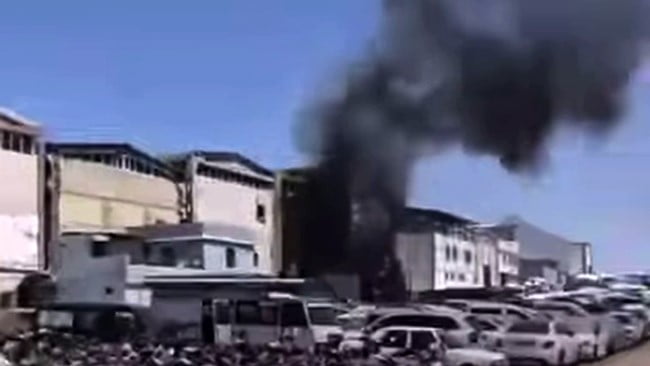GAZİANTEP'TE BİR İŞ YERİNDE ÇIKAN YANGIN İTFAİYE EKİPLERİNCE SÖNDÜRÜLDÜ.