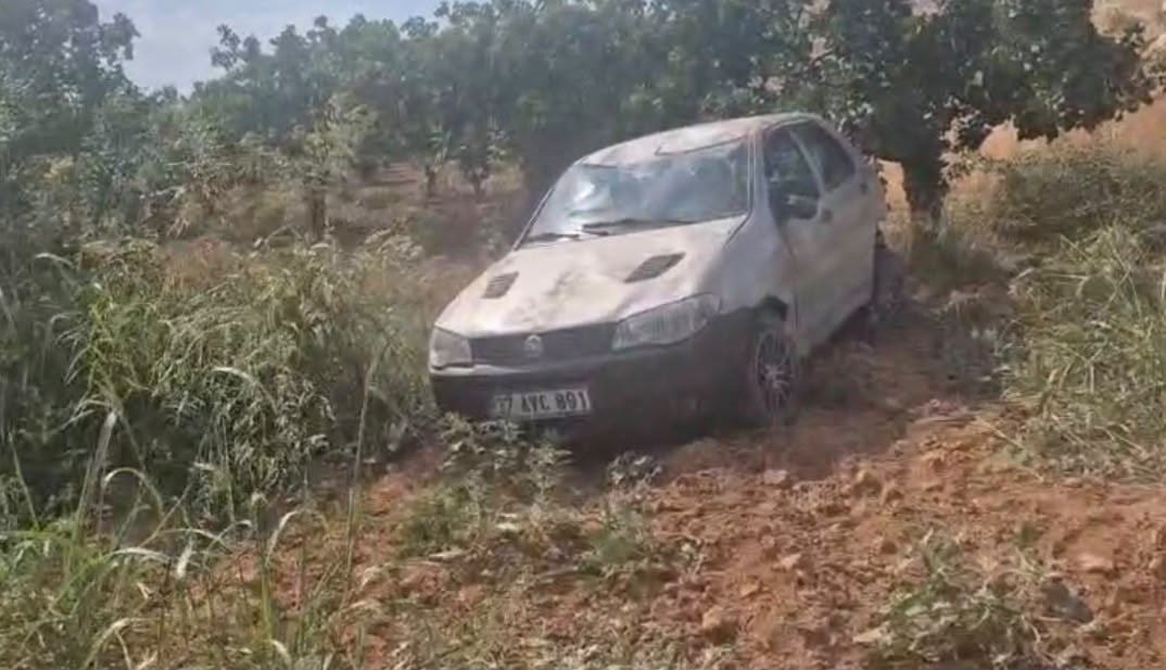 GAZİANTEP'TE HAFİF TİCARİ ARAÇ İLE ÇARPIŞAN OTOMOBİLİN YOL KENARINDAKİ TARLAYA UÇMASI SONUCU 3...