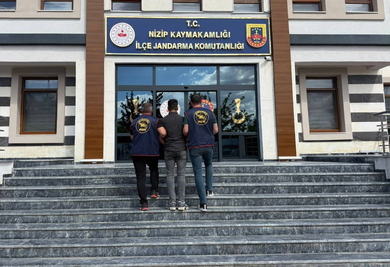 GAZİANTEP'TE HIRSIZLIK SUÇUNDAN HAKKINDA 10 YIL KESİNLEŞMİŞ HAPİS CEZASI BULUNAN ŞAHIS, JANDARMA...