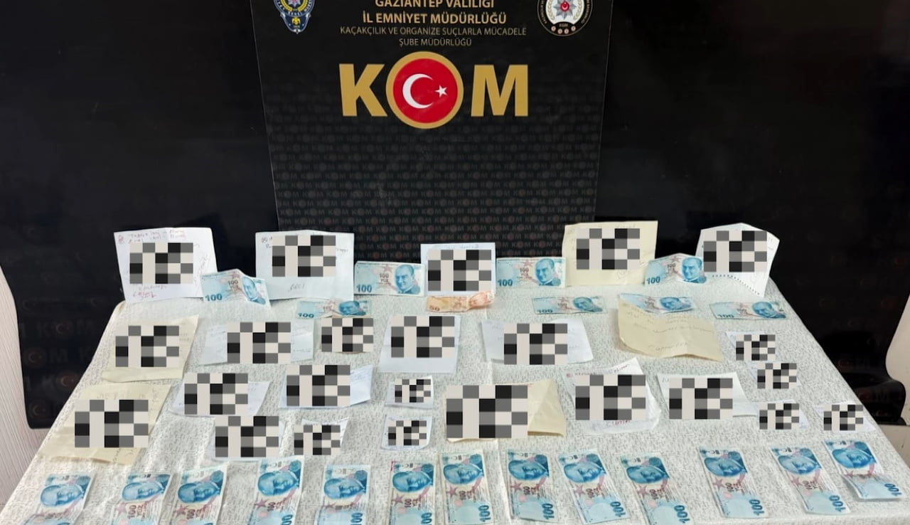 GAZİANTEP'TE PARA KARŞILIĞINDA BÜYÜ VE MUSKA YAPTIĞI TESPİT EDİLEN ŞAHIS YAKALANDI