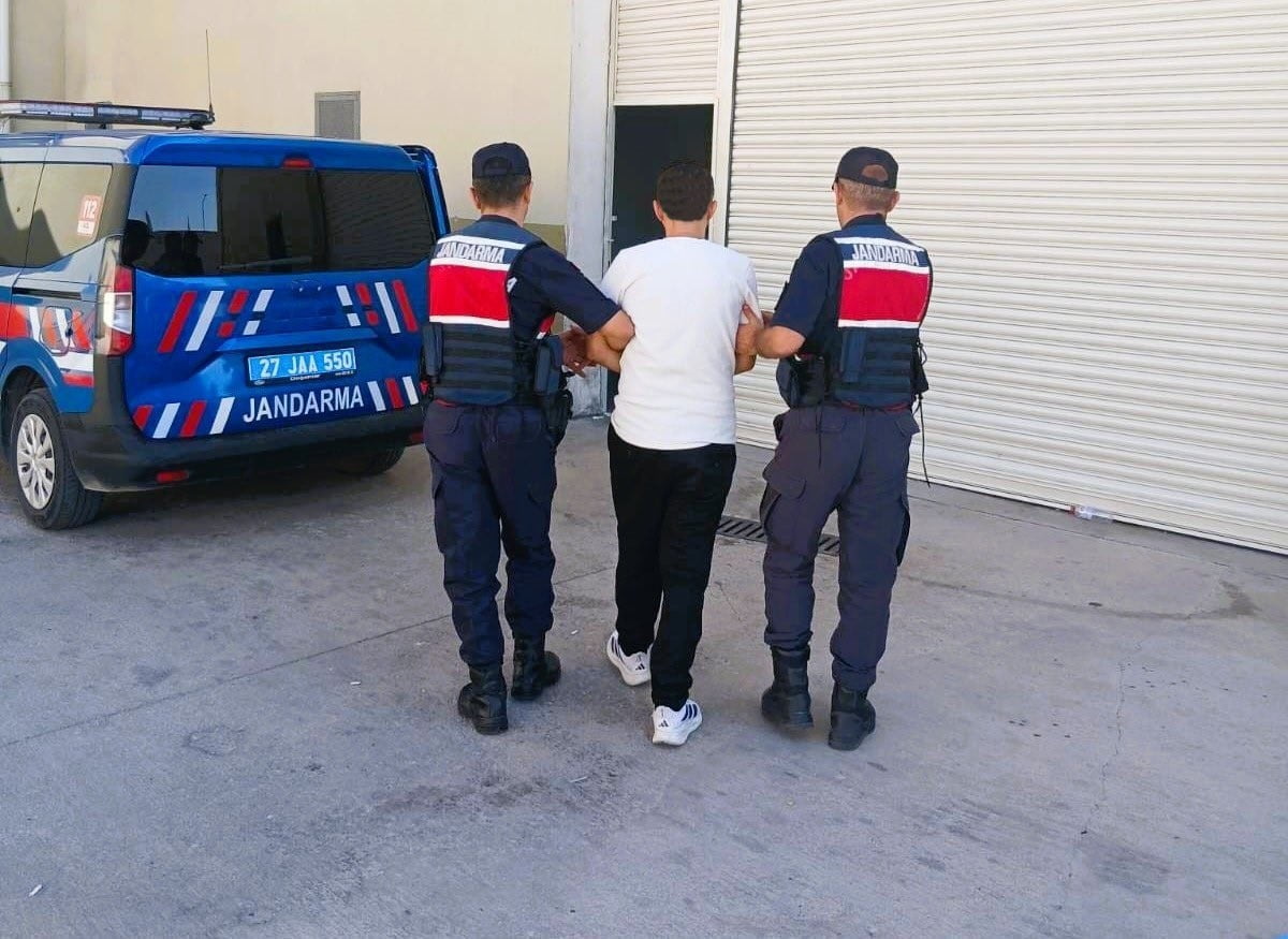 GAZİANTEP'TE SİLAHLI YAĞMA SUÇUNDAN 14 YIL KESİNLEŞMİŞ HAPİS CEZASIYLA ARANAN ŞAHIS, JANDARMA...