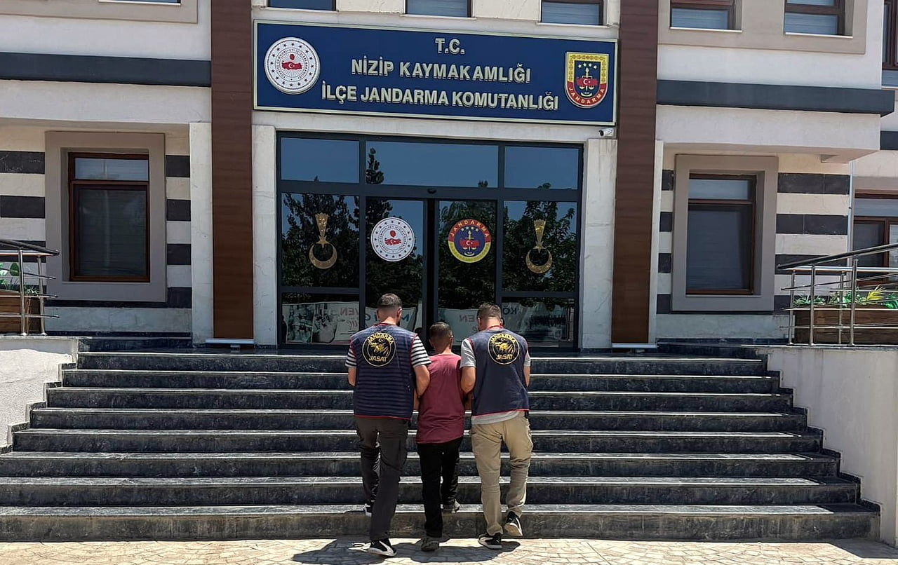 GAZİANTEP'TE UYUŞTURUCU TİCARETİ SUÇUNDAN 12 YIL KESİNLEŞMİŞ HAPİS CEZASIYLA ARANAN ŞAHIS...