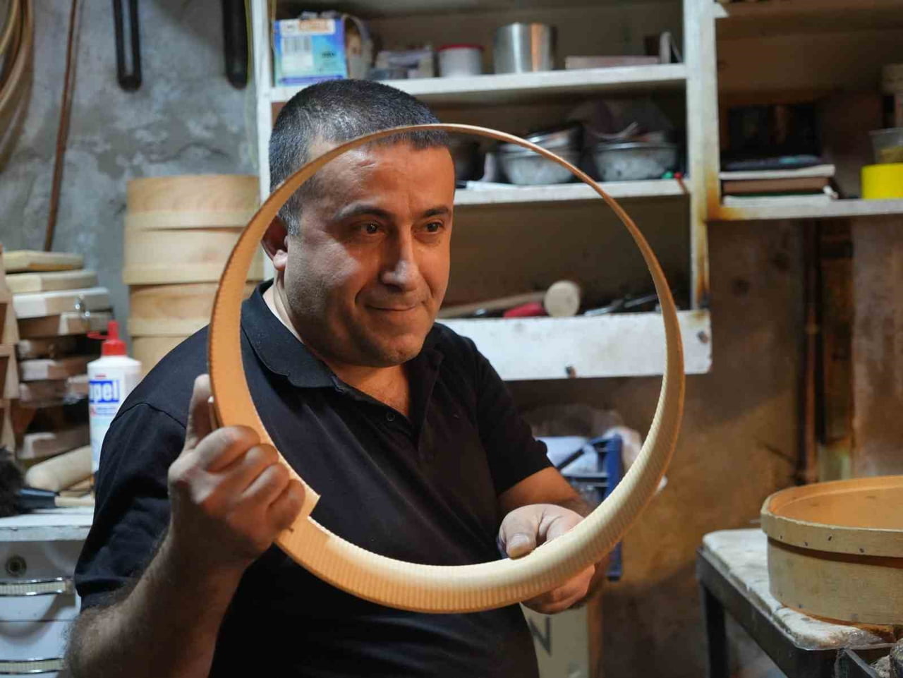 GAZİANTEP BAKIRCILAR ÇARŞISI’NDA 30 YILDIR GELENEKSEL YÖNTEMLERLE ELEK ÜRETEN MUSTAFA YILMAZ...