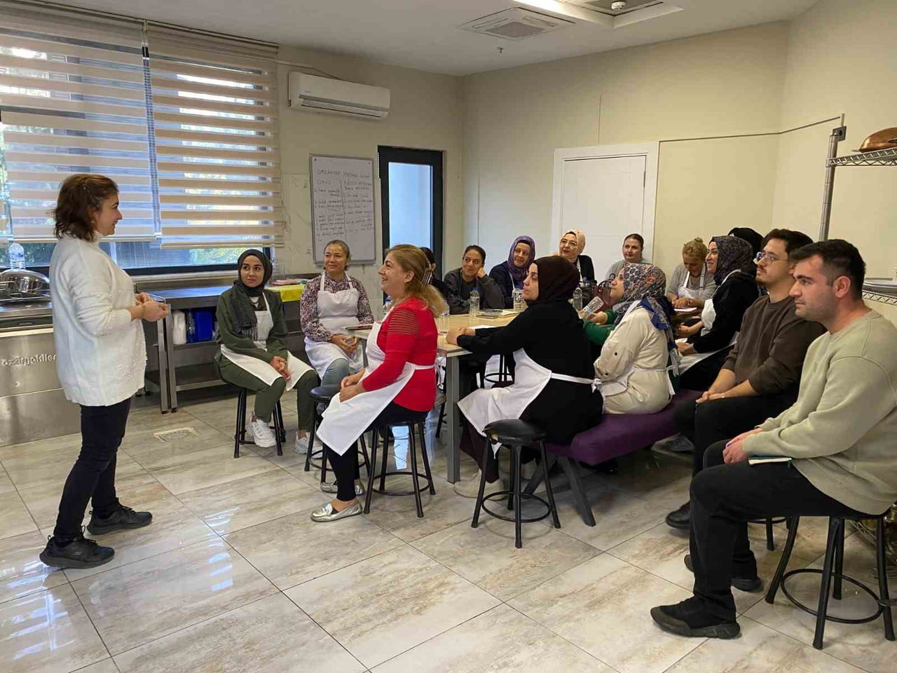 GAZİANTEP BÜYÜKŞEHİR BELEDİYESİ, KENTİN GASTRONOMİ MİRASININ KORUNMASI İÇİN KURSİYERLERE COĞRAFİ...
