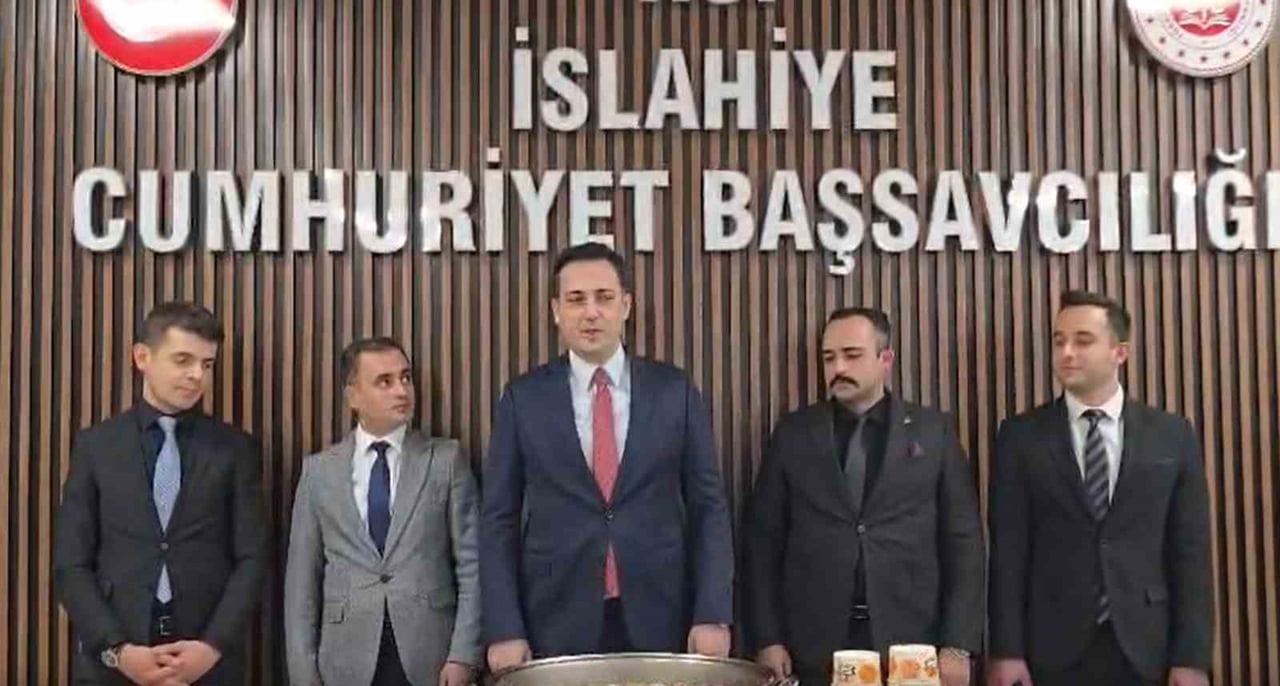 GAZİANTEP’İN İSLAHİYE İLÇE ADLİYESİ’NDE MUHARREM AYI NEDENİYLE TÜM ÇALIŞANLARA AŞURE İKRAM...