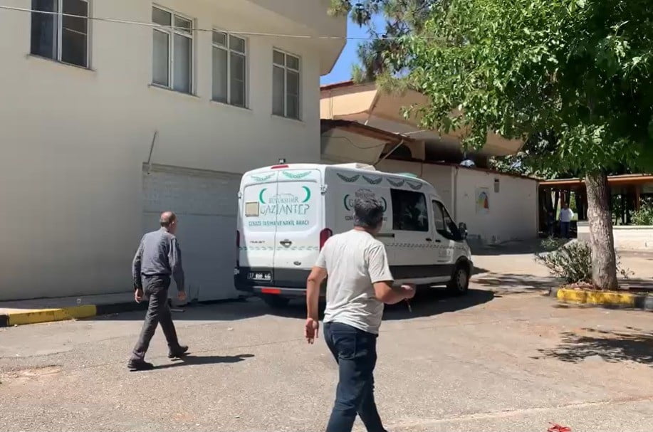 GAZİANTEP İPEK YOLUNDA 20 GÜN ÖNCE KARŞIDAN KARŞIYA GEÇMEK İSTEYEN MUSTAFA TAŞ OTOMOBİLİN ÇARPMASI...
