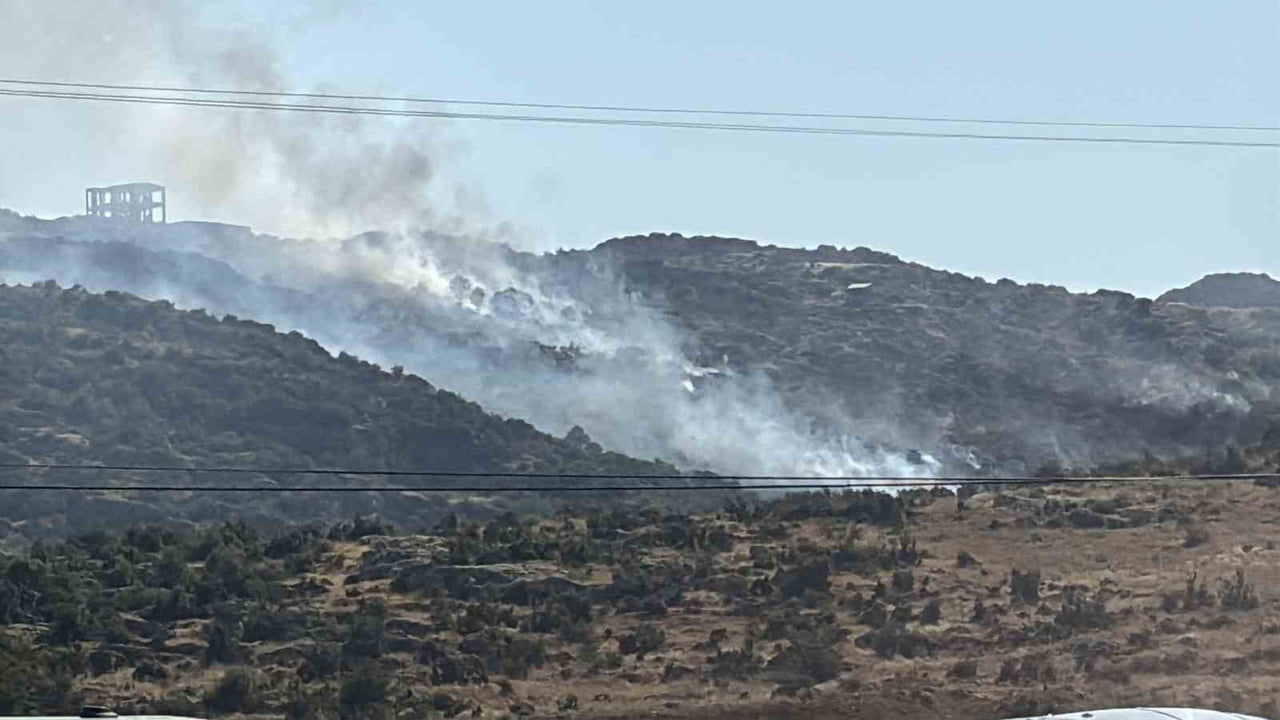 GAZİANTEP’TE AĞAÇLIK VE MAKİLİK ALANDA ÇIKAN YANGIN SÖNDÜRÜLDÜ