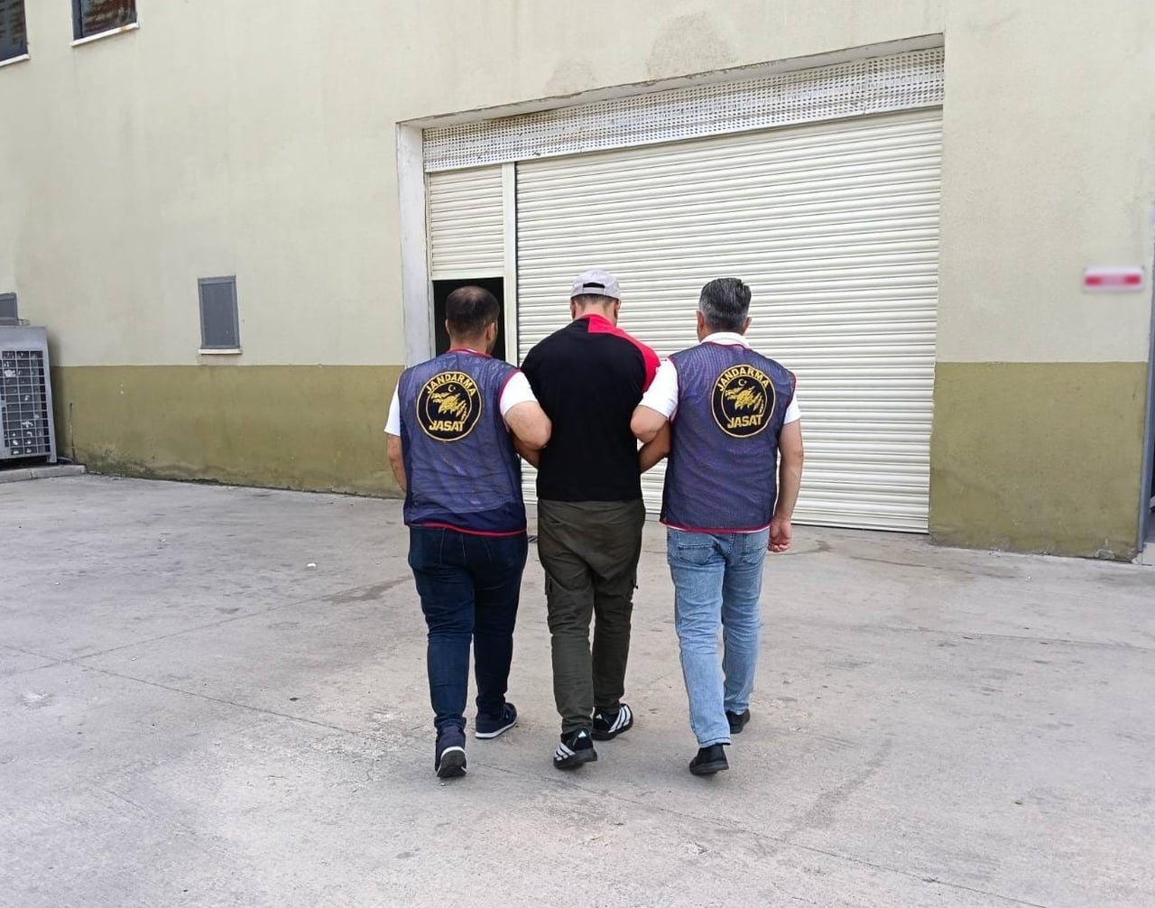 GAZİANTEP’TE HAKKINDA 10 YIL 1 AY 15 GÜN KESİNLEŞMİŞ HAPİS CEZASI BULUNAN VE 31 AYRI SUÇ KAYDI...