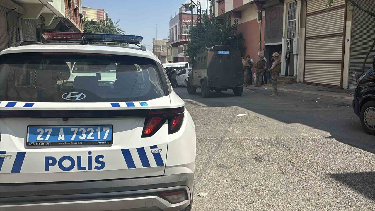 GAZİANTEP’TE İŞ YERİ KURŞUNLAMA-GASP SUÇLARINDA ARANAN VE POLİSE MUKAVEMET GÖSTEREN ŞAHIS, ÖZEL...