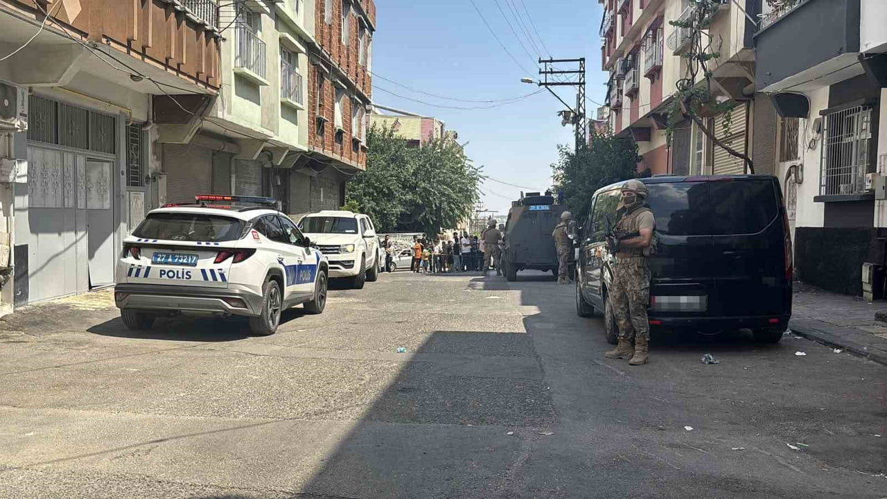 GAZİANTEP’TE İŞ YERİ KURŞUNLAMA-GASP SUÇLARINDA ARANAN VE POLİSE MUKAVEMET GÖSTEREN ŞAHIS, ÖZEL...