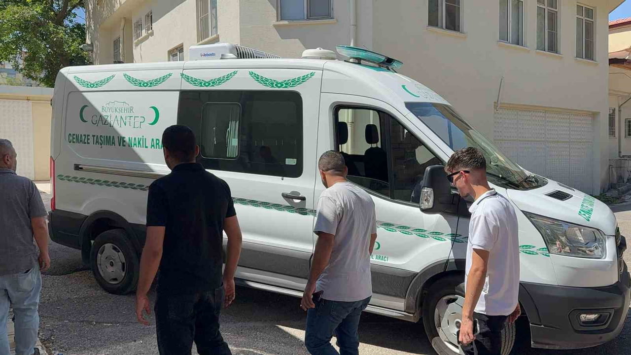 GAZİANTEP’TE OTOMOBİLİN ÇARPMASI SONUCU AĞIR YARALANAN 14 YAŞINDAKİ YAREN NİSA BİLİR, TEDAVİ...