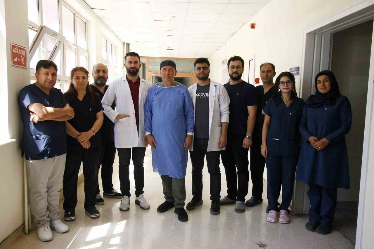 GAZİANTEP ÜNİVERSİTESİ (GAÜN) HASTANESİ’NDE KARACİĞERE YAYILMIŞ TÜMÖRÜ BULUNAN BİR HASTAYA, İLK...