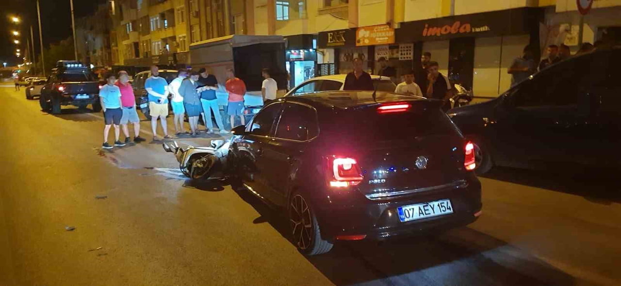 GAZİPAŞA İLÇESİNDE OTOMOBİL İLE MOTOSİKLETİN ÇARPIŞTIĞI TRAFİK KAZASINDA MOTOSİKLET SÜRÜCÜSÜ AĞIR...