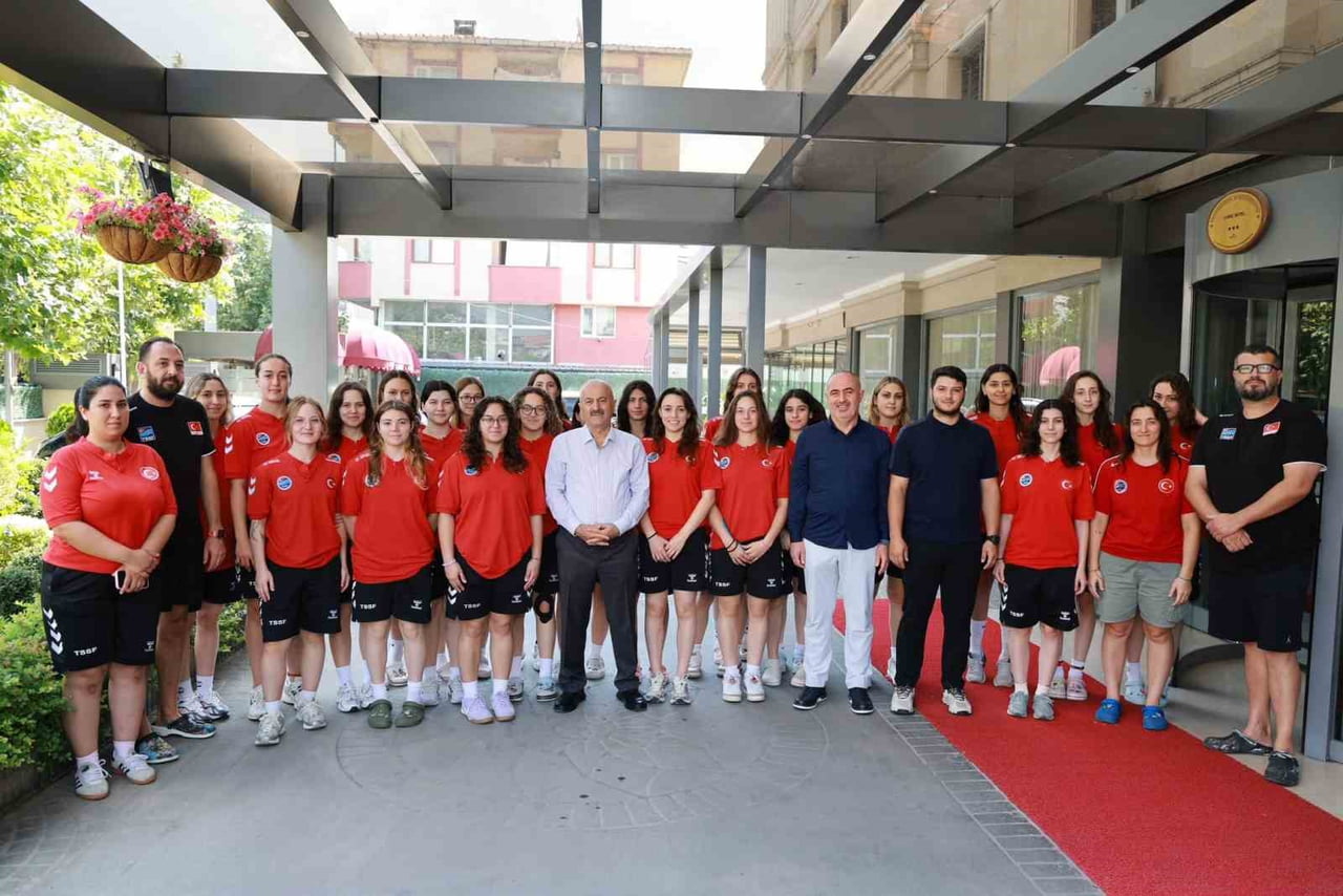 GEBZE'DE DÜZENLENEN SUALTI HOKEYİ DÜNYA ŞAMPİYONASI'NDA MÜCADELE EDECEK A MİLLİ TAKIM KAFİLESİNİ...