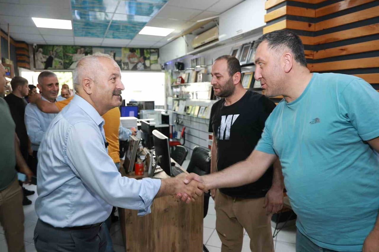 GEBZE BELEDİYE BAŞKANI ZİNNUR BÜYÜKGÖZ, İLÇE YÖNETİCİLERİYLE BİRLİKTE ESNAFI ZİYARET EDEREK TALEP...