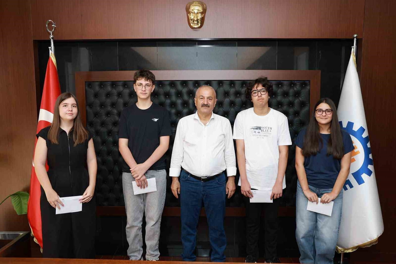 GEBZE BELEDİYE BAŞKANI ZİNNUR BÜYÜKGÖZ, LGS'DE 500 TAM PUAN ALARAK TÜRKİYE BİRİNCİLERİ ARASINA...
