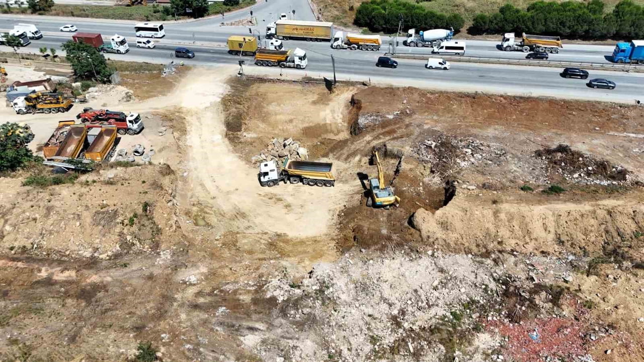GEBZE MİLLET BAHÇESİ KAVŞAĞI PROJESİ, TRAFİK YOĞUNLUĞUNU AZALTMAK VE ULAŞIMI DAHA GÜVENLİ HALE...