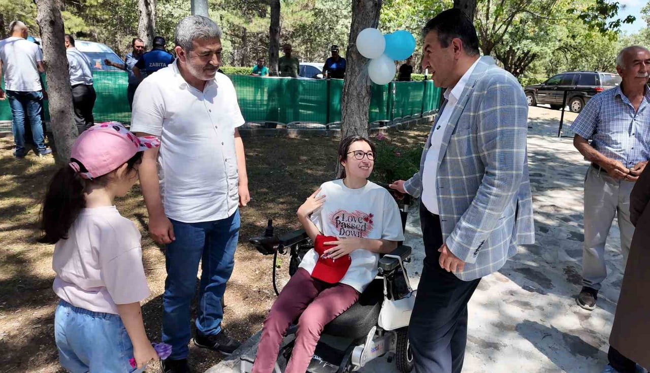 GEDİZ’DE ENGELLİ BİREYLER İÇİN YENİDEN TASARLANAN ENGELSİZ YAŞAM MERKEZİ AÇILDI