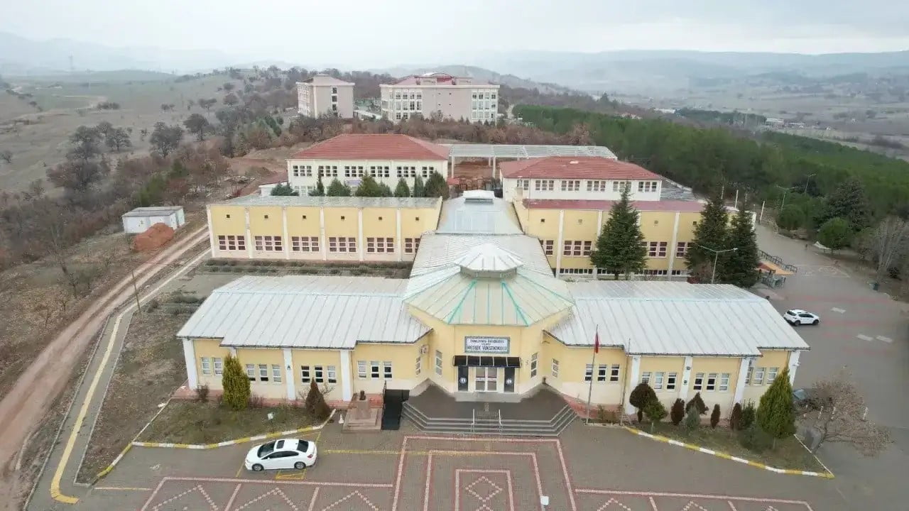 GEDİZ MESLEK YÜKSEKOKULUNA MAHKEME BÜRO HİZMETLERİ AÇILACAK