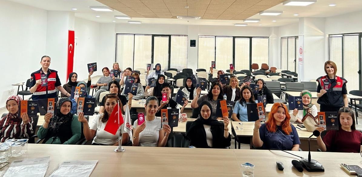 GEDİZ OSB'DE ÇALIŞAN KADINLARA KADES EĞİTİMİ VERİLDİ