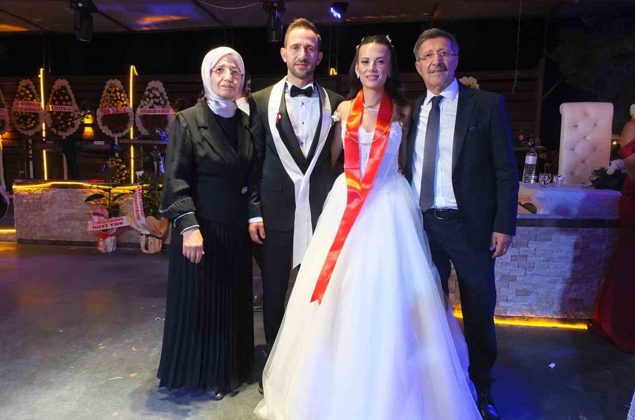 GELİN EMEL GEDİKOĞLU, DAMAT SALİH GEDİKOĞLU VE DAMADIN AİLESİ