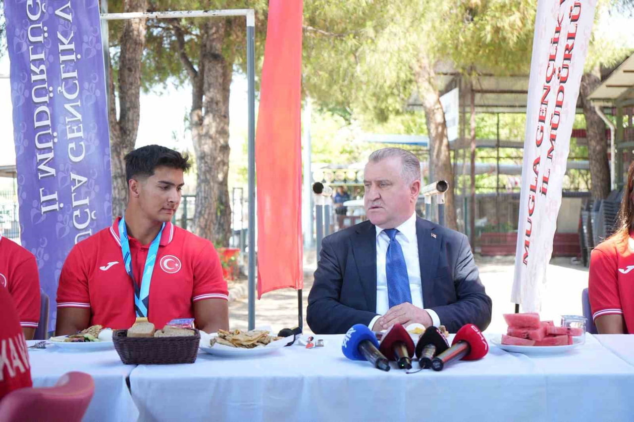 GENÇLİK VE SPOR BAKANI DR. OSMAN AŞKIN BAK, BİR DİZİ İNCELEME, ZİYARET VE AÇILIŞ PROGRAMI...